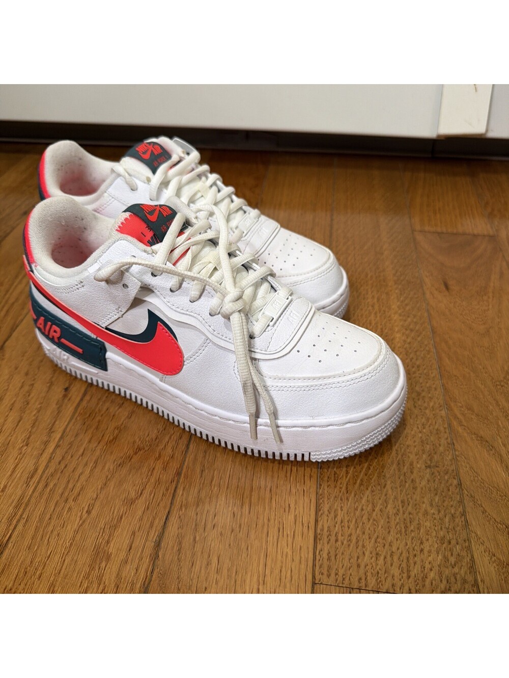 Size 8 US Women’s Nike Air Force 1 Low Top Lace-Up White Sneakers Pink Swoosh